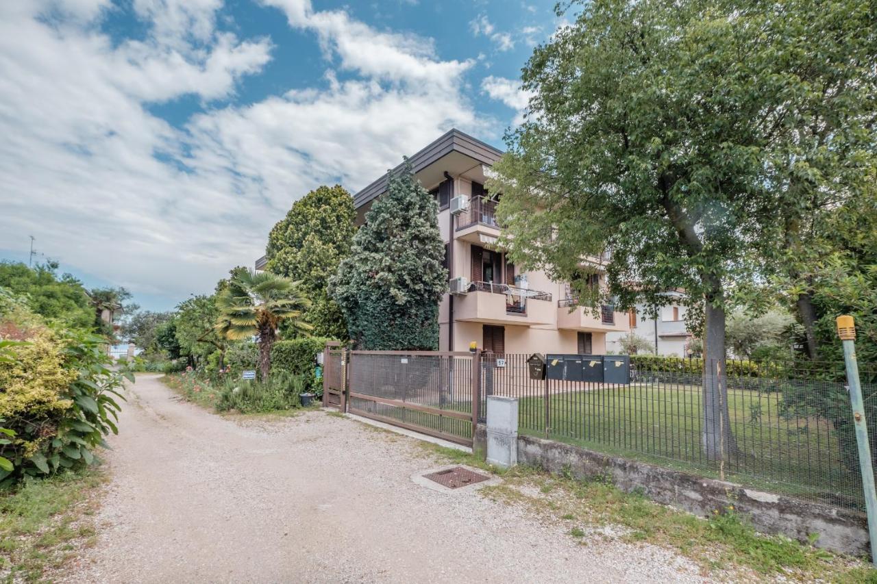 Casa Lugana 2 - monolocale con piscina fronte lago Sirmione Esterno foto