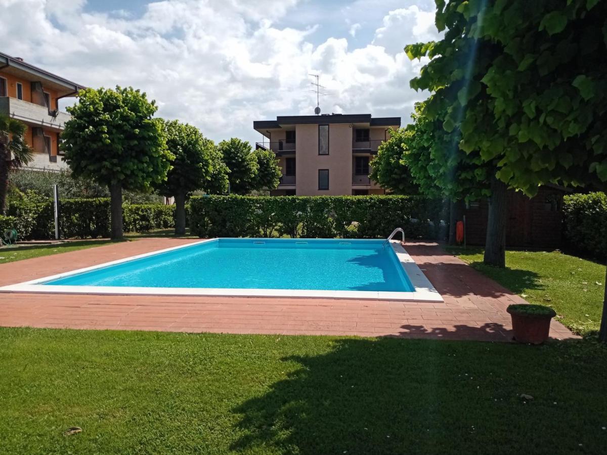 Casa Lugana 2 - monolocale con piscina fronte lago Sirmione Esterno foto