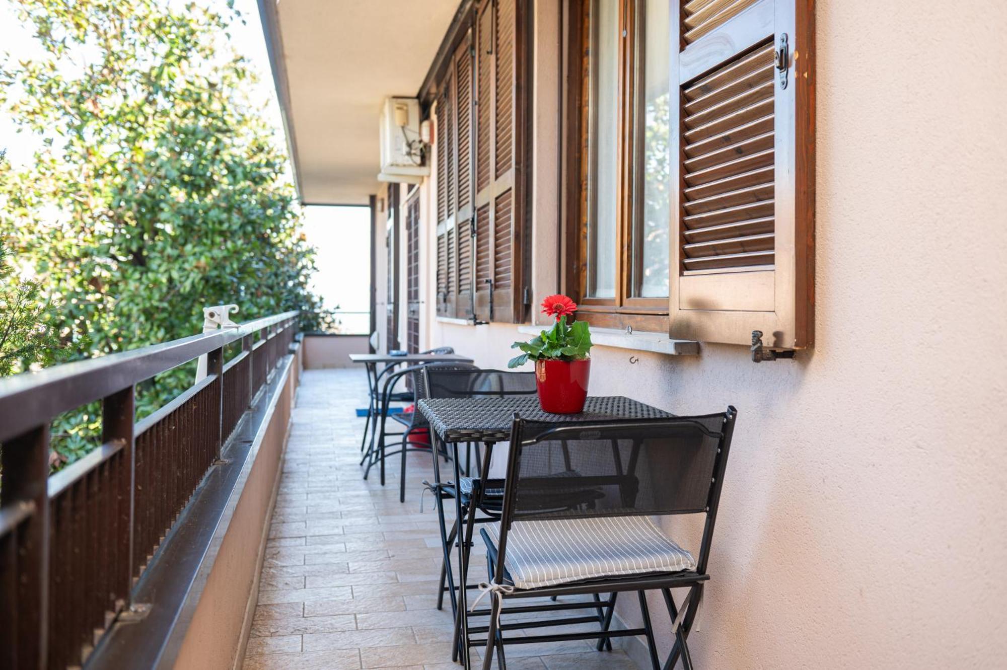 Casa Lugana 2 - monolocale con piscina fronte lago Sirmione Esterno foto